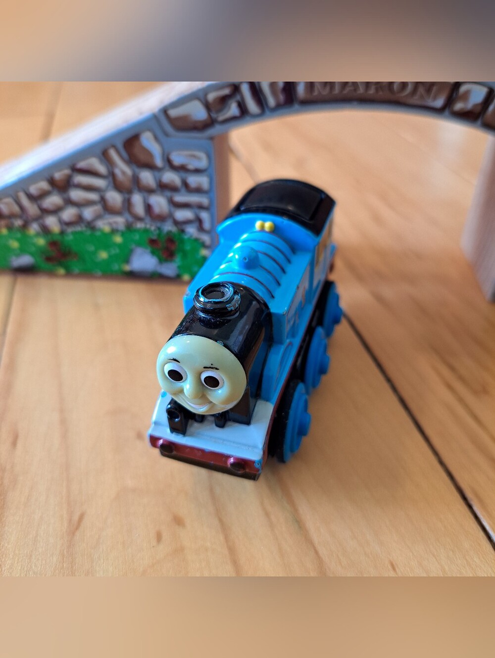 Light!  Battery Operated THOMAS!  Diecast Thomas Train Wooden Railway - Picture 3 of 9